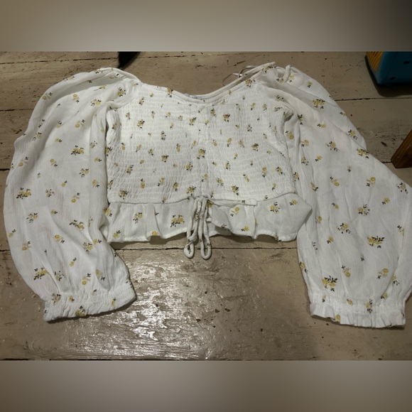 Hollister Tops - Hollister White Floral Blouse